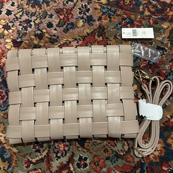 ANTHROPOLOGIE WOVEN VEGAN LINDY CLUTCH CROSSBODY - Picture 2 of 3